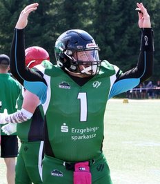 Quarterback Dominic "Dome" Oertel animierte das Publikum, die Erzgebirge Miners lautstark anzufeuern. 