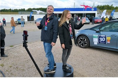 Als Rahmenprogramm konnten 360-Grad-Videos gedreht werden – im Bild Matthias Vogt aus Bad Wurzach (li.) und Marie Wricke aus Hannover.