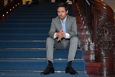 Tom Schilling spielt in "Achtsam Morden" die Hauptrolle. (Archivbild)