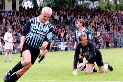 Eines seiner wichtigsten Tore: Danilo Kunze hat am 6. Juni 1999 im Relegationsspiel gegen den VfL Osnabrück zum 1:0 für den CFC getroffen, Torwart Uwe Brunn ist geschlagen. Chemnitz gewann 2:0 und stieg in die 2. Bundesliga auf.