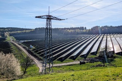 Der Solarpark mit 86.000 Modulen im Gornauer Ortsteil Dittmannsdorf.