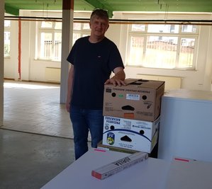 Mathias Stempell, Vorsitzender der Jumi Kinderhilfe in Oelsnitz, in den neuen Räumen. Ab November will der Verein dort seine Angebote unterbreiten. 