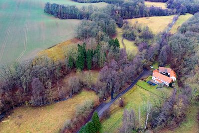 Die Helmmühle im Triebischtal liegt wenige hundert Meter vom Tatort entfernt. Der angeklagte Hausmeister brachte den Geländewagen vor der Tat hierher und übergab ihn der Witwe, davon ist das Gericht überzeugt.