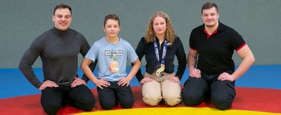 Chris, Nick, Lilly und Luca Schneider (v. l.) haben sich dem Ringkampfsport verschrieben. Erfolge bleiben bei den Thalheimern nicht aus. 