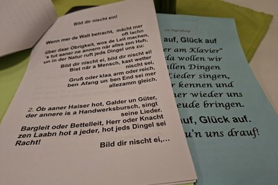 Auch erzgebirgische Mundart ist in den Liederheftchen in Augustusburg zu finden.