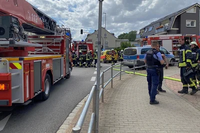 Beim Brand am Mittweidaer Technikumplatz konnte am 15. Juli ein Mensch nur noch tot aus einem Hinterhaus geborgen werden. Wahrscheinlich wurde das Feuer durch eine glimmende Zigarette ausgelöst.