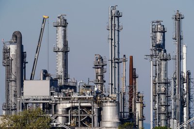 Der Chemie als drittgrößter deutschen Industriebranche nach dem Auto- und Maschinenbau setzen teure Energie, Wettbewerb mit Asien, die schwache Konjunktur und Überkapazitäten bei Basischemikalien zu. (Archivbild)
