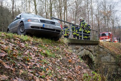 Bei einem Verkehrsunfall am Samstag in Königswalde wurden zwei Personen leicht verletzt.