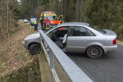 Bei einem Verkehrsunfall am Samstag in Königswalde wurden zwei Personen leicht verletzt.