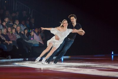 Mit vielen Emotionen überzeugten die Eiskunstläufer das Publikum in der Messehalle.