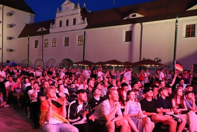 Auch diesen Sommer heißt es wieder Hoffen und Bangen im Schlosshof Freiberg zum Public Viewing.