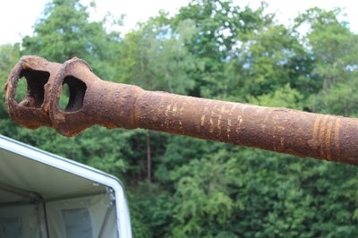 Weiße Markierungen zeugen von abgeschossenen Panzern.