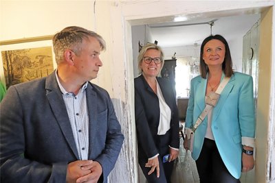 Mehr als Gespräche zwischen Tür und Angel: Bürgermeister Stefan Wanke, Barbara Klepsch und Susan Leithoff (v.l.) im Museum.
