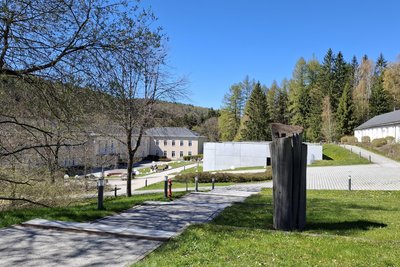 Ziemlich genau an dieser Stelle im heutigen Areal der Berufsakademie Breitenbrunn konnte man bis Anfang der 1970er-Jahre baden.