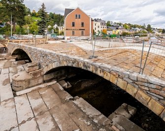 Die beiden Bögen der Olbernhauer Marktbrücke wurden freigelegt. 