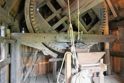 Die Technik der Bockwindmühle im Deutschen Landwirtschaftsmuseum Schloss Blankenhain kann am Pfingstmontag besichtigt werden. 
