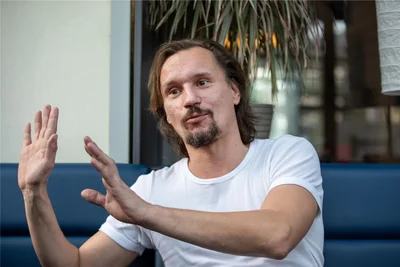 Schauspieler Patrick Bartsch ist ein interessierter Gesprächspartner. Der 40-Jährige ist jetzt Ensemblemitglied im Theater Plauen-Zwickau.