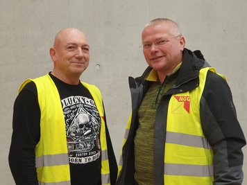 Ronny Beth, 57 und Matthias Jähnigen, 56 (v.l.)  freuen sich über den Tarifabschluss.