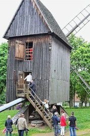 Die Bockwindmühle im Deutschen Landwirtschaftsmuseum Schloss Blankenhain. 