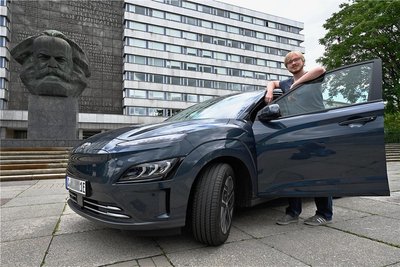 Start in Chemnitz in den Urlaub mit einem E-Auto, dem Hyundai Kona Elektro: Vor Lukas Fischer, Redakteur der "Freien Presse", liegen mehr als 2000 Kilometer Weg. 