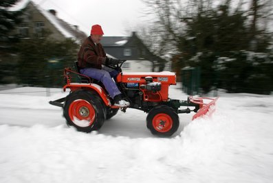 Einen Kleinsttraktor ähnlich wie diesen haben die Diebe in Bad Schlema gestohlen.