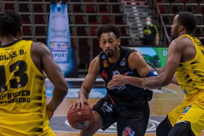 Im Frühjahr 2021 spielte Johnathan Williams kurzzeitig für die Niners Chemnitz. Er war der erste Spieler mit NBA-Vergangenheit bei den Chemnitzern – aber auch keine große Hilfe und schnell wieder weg.