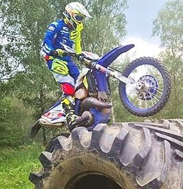 Lucien Weißwange will hoch hinaus im Endurosport. 