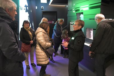 Museumschefin Andrea Riedel (2. v. r.) konnte sich über einen Andrang wissbegieriger Besucher freuen.