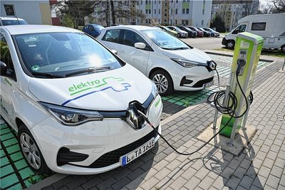 Ladestation in Chemnitz: Der Bundesverkehrsminister will jetzt den notwendigen Ausbau des Ladeinfrastruktur vorantreiben. 
