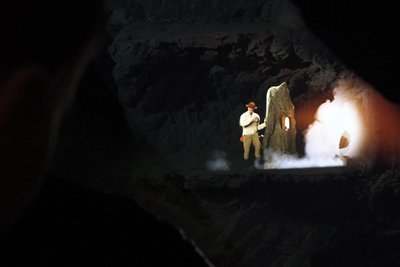Per Computeranimation werden Abbaumethoden im Bergbau gezeigt - hier eine Sprengung.