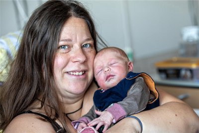 Mutter Desiree und Tilly Jolien, die es bei der Geburt besonders eilig hatte.