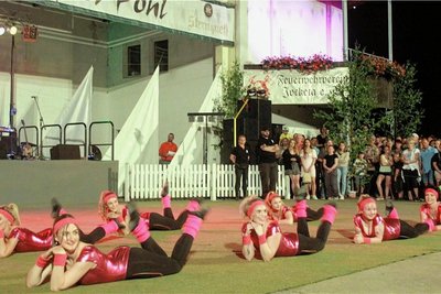 Das JCC-Showballett in Aktion.