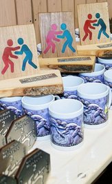 Urkunden, Pokale und Sonderpreise waren in außergewöhnlichen Designs mit viel Aufwand gestaltet worden. 