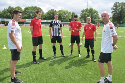 Rico Knopf (r.) hält viel von den Neuzugängen Guido Heßmann, Lucas Nguyen Manh, Clemens Heinzig, Ben Grummt und Lucas Lucius (v.l.).