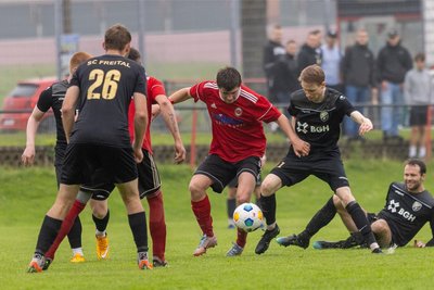 Für die Langenauer um Fedor Ponomarenko (M.) wurde es das erwartet schwere Spiel gegen den Tabellenzweiten.