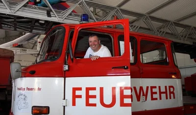 Mit alten Feuerwehrfahrzeugen fing alles an. André Junghans ist selbst bei der Freiwilligen Feuerwehr Aue aktiv.