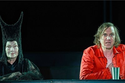 Lars Eidinger - Lars Eidinger in der Rolle des Jedermann und Edith Clever in der Rolle von Frau Tod bei den Salzburger Festspielen.
