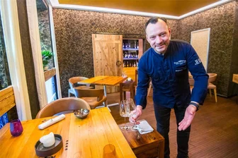 360 Jahre Blauer Engel in Aue: Woher kommt eigentlich der Name? - Das Restaurant St. Andreas im Hotel Blauer Engel in Aue hat ein Facelifting bekommen und ist jetzt ein Private Fine Dining Restaurant. Für die passenden Gerichte sorgt Benjamin Unger, Chef des Hauses und der Küche.