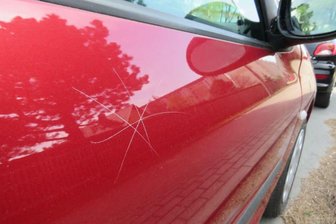 37 Autos in Hohenstein-Ernstthal zerkratzt: Spuren führen zu Siebenjähriger - Eine Serie von zerkratzten Autos in Hohenstein-Ernstthal ist nach Angaben der Polizeidirektion Zwickau aufgeklärt.