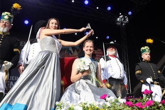 37. Bergstadtfest in Freiberg: Jede Menge Tipps für alle Generationen auf dem größten Volksfest in Mittelsachsen - Mit der Krönung der neuen Silberstadtkönigin nimmt das Bergstadtfest in Freiberg seinen Anfang.