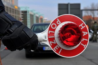 37-Jähriger flüchtet unter Drogen vor der Polizei - Einer Kontrolle durch die Polizei auf der Chemnitzer Bernhardstraße hat sich am Sonntagabend der Fahrer eines VW-Transporters entziehen wollen.