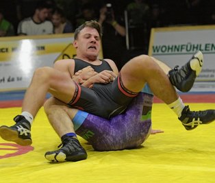 Statt wie angekündigt gegen Connor Sammet musste Chris Schneider (oben) gegen den Ungarn Laszlo Szabo ran. Der 26-Jährige, sonst ein Punktegarant seines Teams, sah in diesem Vergleich kein Land. 