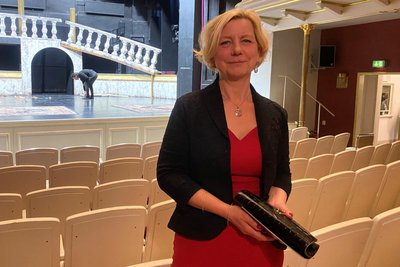 Jacqueline Sievers-Beck will mit ihren Schülern in „Romeo und Julia“ im Theater Freiberg gehen.
