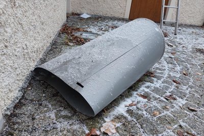 Auch ein Papierkorb wurde demoliert.