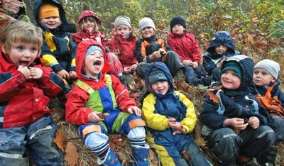 
              <p class="artikelinhalt">In der Natur fühlen sich die "Waldstrolche" auch im Herbstwetter pudelwohl. </p>
            