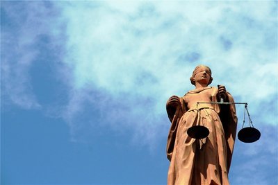 Abgewogen und für schuldig befunden: Ein Paar hat in Auerbach mehrfach ein Mädchen missbraucht. 