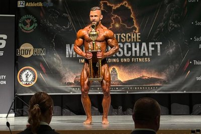 Bei der Ostdeutschen Meisterschaft in Apolda gewann Justin Klitzke im Gesamtsiegerstechen erstmals den ganz großen Pokal.