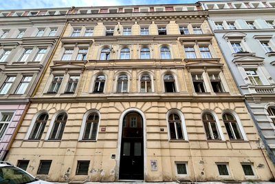 In diesem Haus in der Hieronymusgasse 5, heute Kroftova, in Prag-Smíchov wohnte Anton Günther im Jahr 1901.