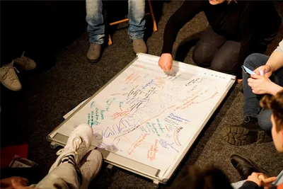 Bei Workshops lernen die Jugendlichen unter anderem die kritische Auseinandersetzung mit den Filmen.