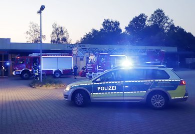 Am frühen Freitagmorgen sind am alten Lidl an der Willhelm-Firl-Strasse im Chemnitzer Stadtteil Markersdorf Mülltonnen ausgebrannt.